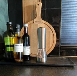 KROMS Peper En Zoutmolen Set - Peper En Zoutmolen Set Elektrisch -2 In 1 - Instelbare Maalgraad - Pepermolen - Zoutmolen - Peper En Zoutmolen Elektrisch -Merkloos Winkel 1200x1176 10