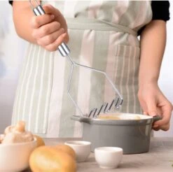 YUGN Pureestamper Aardappelstamper Stamper - Pureerder Stampotstamper - RVS - Cadeau Tip -Merkloos Winkel 1200x1196 25