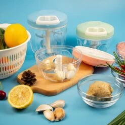 Doogo® Groentesnijder Met Trekkoord – Hakmolen – 900 ML – Groentehakker – Kruidenmolen – Uiensnijder – Blauw -Merkloos Winkel 1200x1200 1702