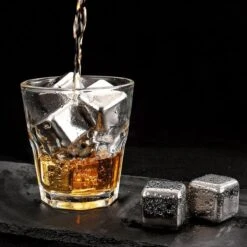 IGOODS Whiskey Stones Set (8 Stuks) Incl. Tang - Whisky Stenen - RVS - Herbruikbare Ijsblokjes - Icecubes Met Tang 8 Stuks -Merkloos Winkel 1200x1200 2382