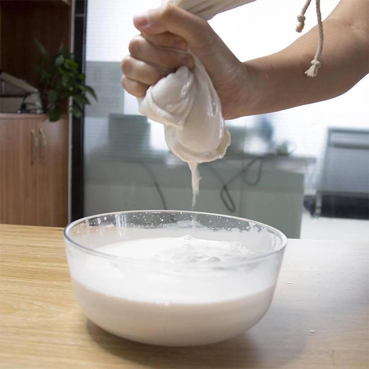 YUGN Kaasdoek Neteldoek Notenmelkzak - Ongebleekt Biologisch Katoen Met Verstevigde Naad - Voor Maken Van Oa Amandelmelk En Kaas - 35x35cm - Cadeau Tip 5 YUGN Kaasdoek Neteldoek Notenmelkzak - Ongebleekt Biologisch Katoen Met Verstevigde Naad - Voor Maken Van Oa Amandelmelk En Kaas - 35x35cm - Cadeau Tip - Afbeelding 3