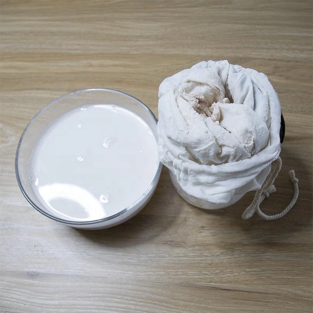 YUGN Kaasdoek Neteldoek Notenmelkzak - Ongebleekt Biologisch Katoen Met Verstevigde Naad - Voor Maken Van Oa Amandelmelk En Kaas - 35x35cm - Cadeau Tip 6 YUGN Kaasdoek Neteldoek Notenmelkzak - Ongebleekt Biologisch Katoen Met Verstevigde Naad - Voor Maken Van Oa Amandelmelk En Kaas - 35x35cm - Cadeau Tip - Afbeelding 4