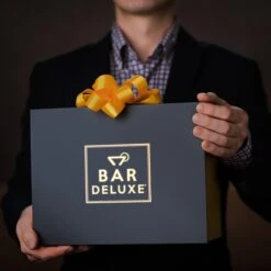 BarDeluxe® Whiskey Glazen - Whiskey Set - 4 Stuks - Whiskeyglazen - Whiskey Cadeauset - Handgemaakt - 100% Kristal - Whiskey Gift Set - Inclusief Unieke IJsblokjesvorm & Luxe Bewaardoos -Merkloos Winkel 1200x1200 3412