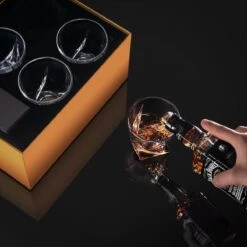 BarDeluxe® Whiskey Glazen - Whiskey Set - 4 Stuks - Whiskeyglazen - Whiskey Cadeauset - Handgemaakt - 100% Kristal - Whiskey Gift Set - Inclusief Unieke IJsblokjesvorm & Luxe Bewaardoos -Merkloos Winkel 1200x1200 3416