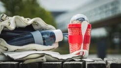 Sareva Muesli Beker - Met Lepel - Yoghurt 2 Go - Rood -Merkloos Winkel 1200x675 4