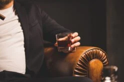 VDN Donella Whiskey Glazen Set Handgeblazen - 4 Whiskeyglazen – Tumbler - Loodvrij Kristal Glas -Merkloos Winkel 1200x799 102