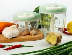 Doogo® Groentesnijder Met Trekkoord – Hakmolen – 900 ML – Groentehakker – Kruidenmolen – Uiensnijder – Blauw -Merkloos Winkel 1200x912 2