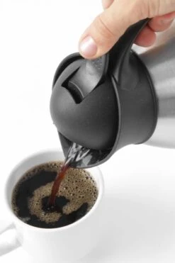 Hendi Thermoskan 1,5 Liter - Isoleerkan Met Drukknop - Zwart - Ø14,5x(H)23cm -Merkloos Winkel 799x1200