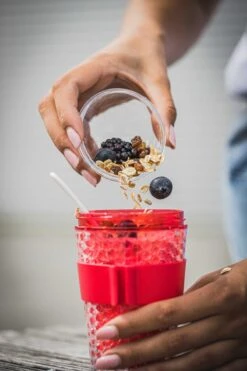 Sareva Muesli Beker - Met Lepel - Yoghurt 2 Go - Rood -Merkloos Winkel 800x1200 23