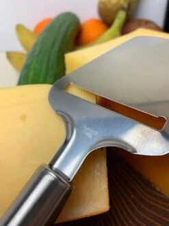 Kaasschaaf - Roestvrij Staal - Glanzend Zilver - Multifunctioneel - Duurzaam En Vaatwasserbestendig - Voor Jonge En Oude Kaas - Keukengerei - 21.5 X 7.3 X 1.9 Cm. -Merkloos Winkel 900x1200 33